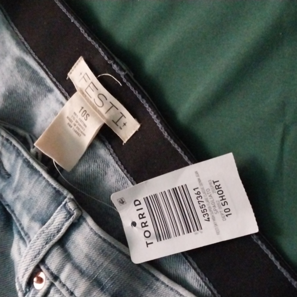 Torrid Festi Super Flare Jeans - Picture 6 of 6